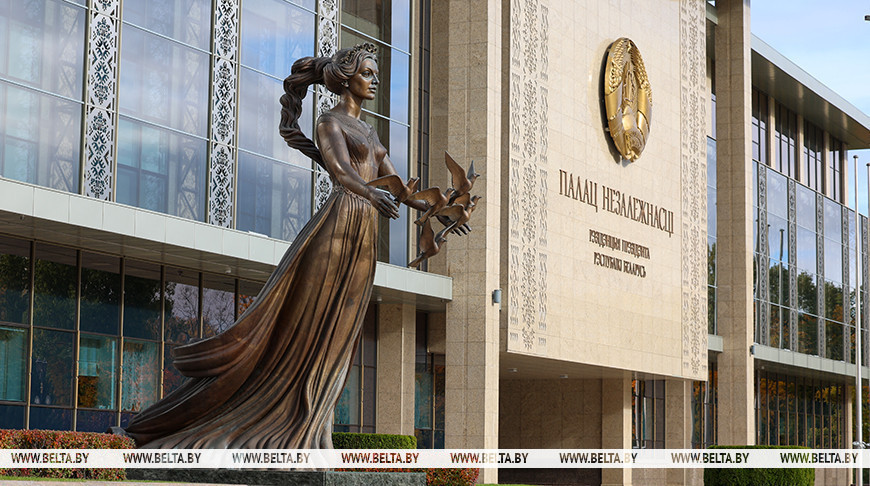 Программа развития до 2030 года и подготовка встречи с учеными. Александр Лукашенко заслушал доклады Романа Головченко и Владимира Караника Программа развития до 2030 года и подготовка встречи с учеными. Александр Лукашенко заслушал доклады Романа Головченко и Владимира Караника