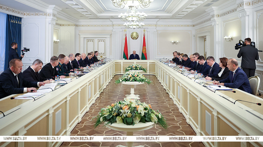 Мужской разговор в Витебске, злободневные темы, ливийский камбэк и громкий кинопроект. Итоги недели Президента Мужской разговор в Витебске, злободневные темы, ливийский камбэк и громкий кинопроект. Итоги недели Президента