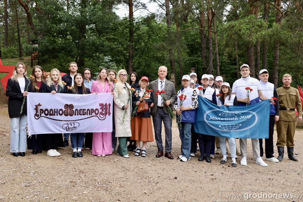 Знакомились с историей, общались с ветераном и пели под аккордеон. Как прошел первый молодежный форум для сотрудников ОАО «Молочный Мир» и ОАО «Гроднохлебпром»