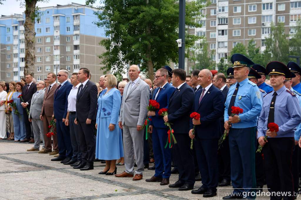 В Гродно состоялся митинг-реквием у мемориального комплекса «Шталаг-324» В Гродно состоялся митинг-реквием у мемориального комплекса «Шталаг-324»