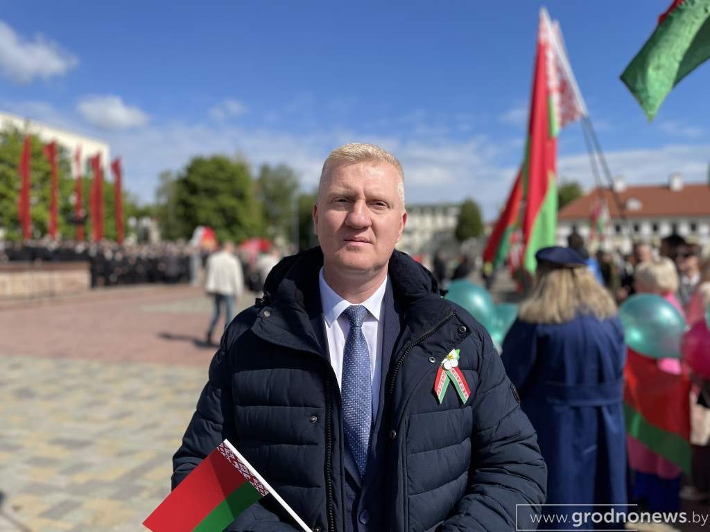 «Мы гордимся тем, что мы белорусы!» Гродненцы, которые пришли на праздник, рассказывают, что для них государственные символы страны