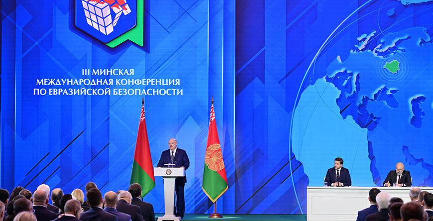 Призыв к разрядке, стратегия в Африке, деревня будущего и литовская афера. Итоги недели Президента