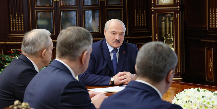 На совещании у Александра Лукашенко обсудили экономию бюджетных средств На совещании у Александра Лукашенко обсудили экономию бюджетных средств