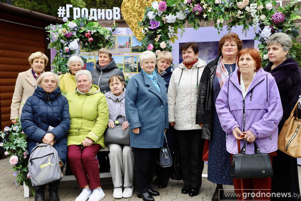 Ветераны труда ОАО «Молочный Мир» принимали поздравления с Днем пожилых людей